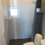 bad og toilet i hytte